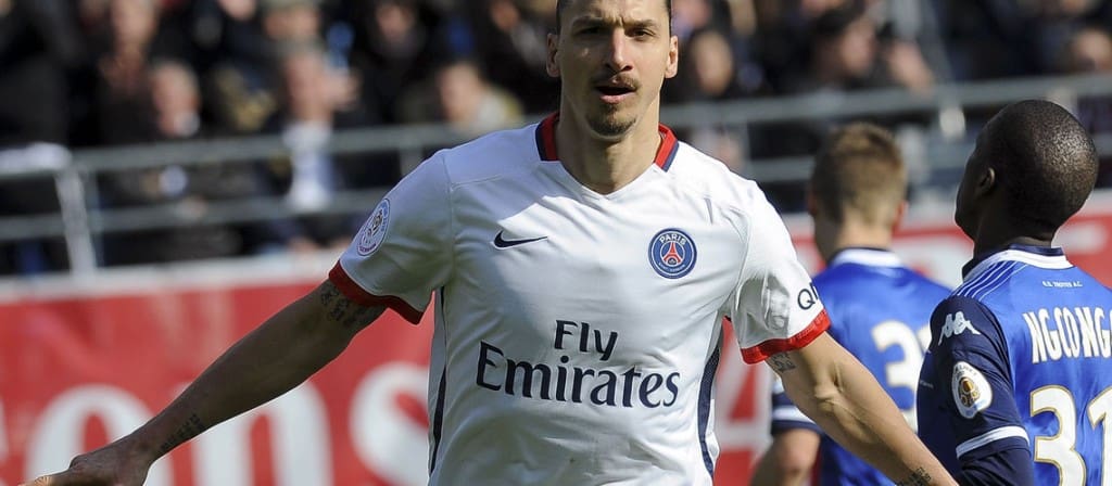 Zlatan Ibrahimovic pourrait rester au PSG si une statue de lui remplace la Tour Eiffel
