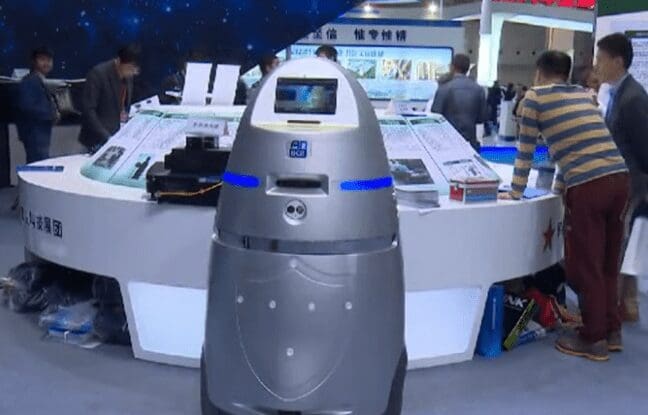 Chine : AnBot, le premier robot anti-émeute, anti-terroriste (vidéos)