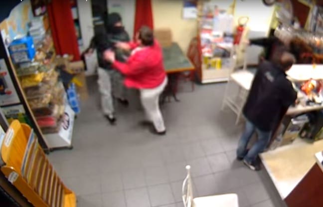 France/Normandie : Une commerçante fait fuir le braqueur qui tentait de s’emparer de la recette du jour (vidéo)