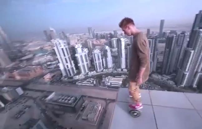 Une vidéo qui fait tourner la tête: Un russe en hoverboard sur le toit d’une grande tour à Dubai (vidéo)