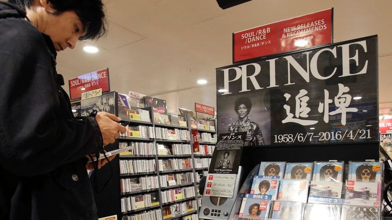 Prince au top des ventes aux États-Unis après son décès