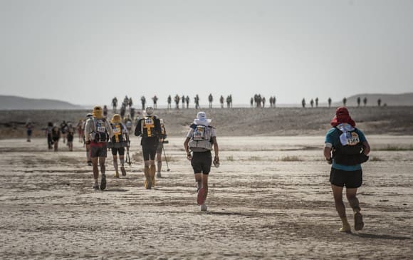Un Colombien adresse un message de paix à ses concitoyens depuis le Marathon des sables au Maroc