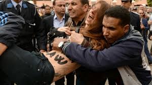 Procès des homosexuels de Béni Mellal: Expulsion de deux militantes de FEMEN (Vidéo+photos)