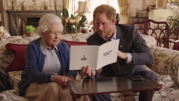 Promo Invictus Games: Un clip qui met en scène la reine ElizabethII, le Prince Harry et le couple Obama (vidéo)