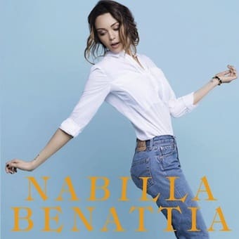 Nabilla se raconte dans « Trop vite » sorti hier