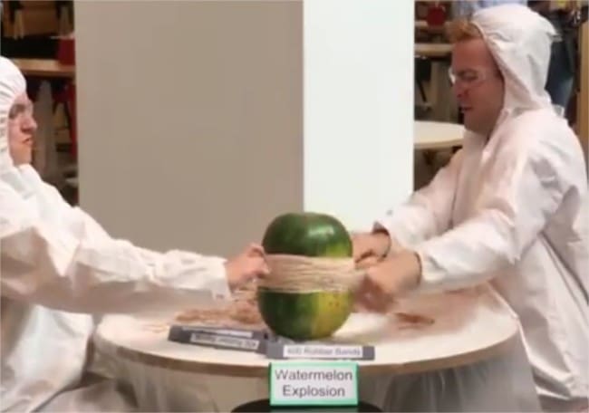 BuzzFeed : Plus de 700 000  internautes assistent en direct à l’explosion d’une pastèque (vidéo)