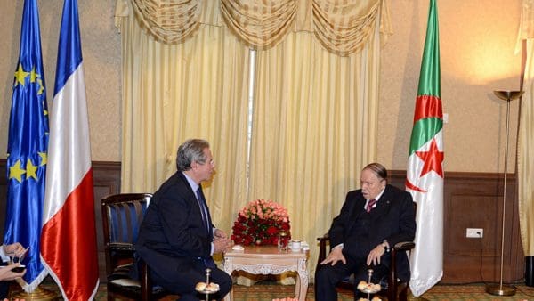 Jean-Louis Debré : Bouteflika est « tassé dans son fauteuil, très essoufflé, la voix faible »