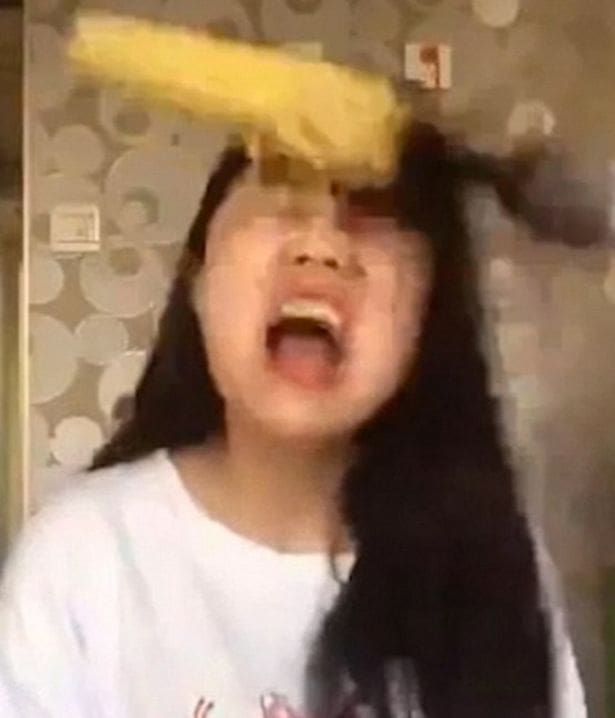 Se prêter au  « corn drill challenge », c’est aussi perdre ses cheveux