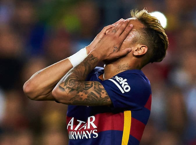 Neymar reçoit un coup en plein visage après avoir été sacré champion d’Espagne samedi(vidéo)