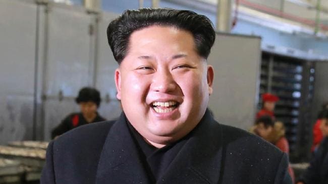 Corée du Nord: Une photo de Kim Jung Un retouchée  pas les internautes (photos)