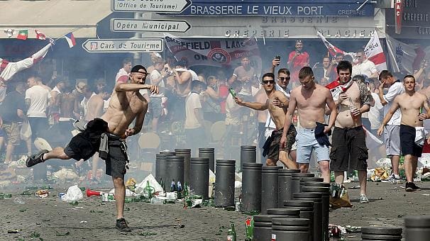 Euro 2016:Des peines de prison à l’encontre des supporters qui ont participé à l’émeute de Marseille (vidéo)