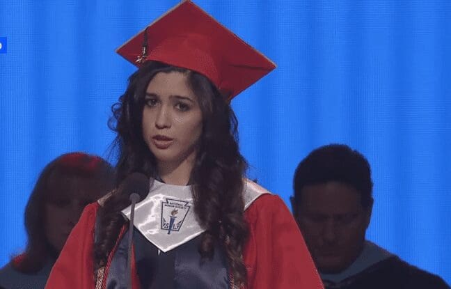 Larissa Martinez: Une étudiante première de sa classe et sans papiers lance des piques à Donald Trump (vidéo)