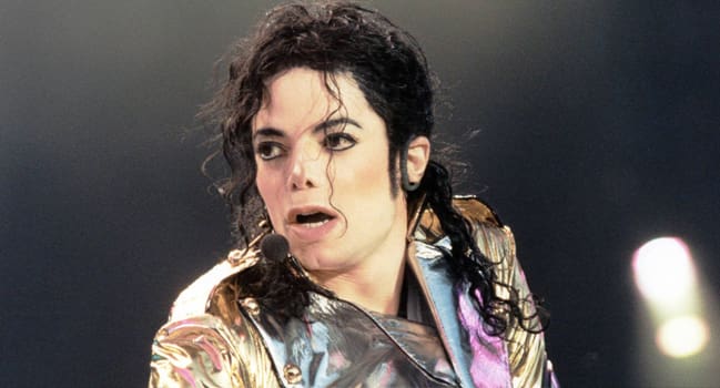 Des documents accablants retrouvés chez le roi de la pop « Michael Jackson »
