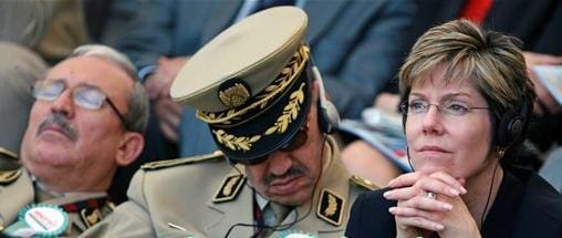 Algérie: Le projet de loi imposant le silence aux militaires à la retraite est « anticonstitutionnel»