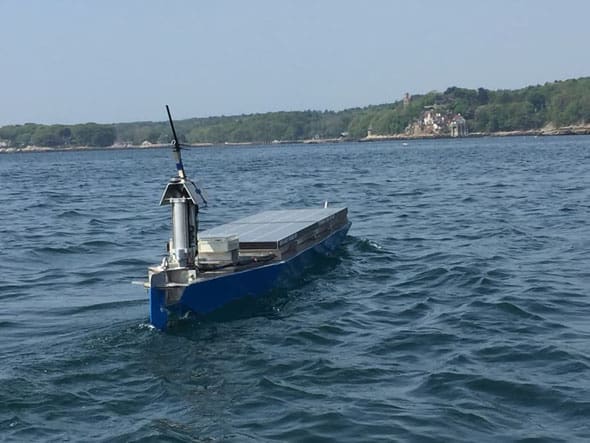 Un bateau/robot autonome traverse actuellement l’océan atlantique