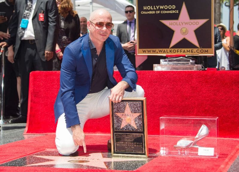 Hollywood Walk Of Fame: Le rappeur Pitbull reçoit son étoile (photos et vidéo)