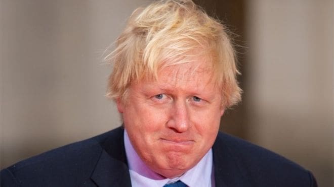 Nouveau gouvernement britannique: Boris Johnson déjà critiqué