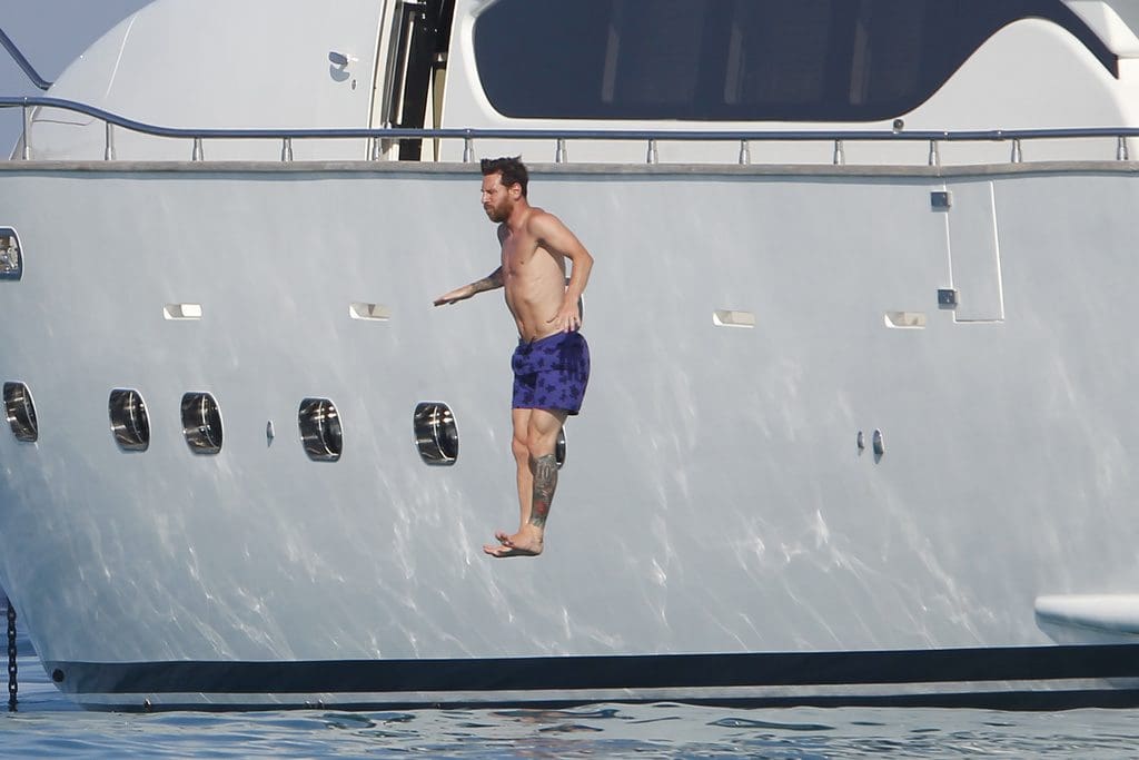Comme son camarade de pelouse Cristiano Ronaldo, Lionel Messi s’éclate à Ibiza (photos)