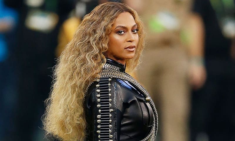 Beyonce à Amsterdam: Elle rend hommage aux victimes du coup d’état militaire en Turquie  (vidéo)
