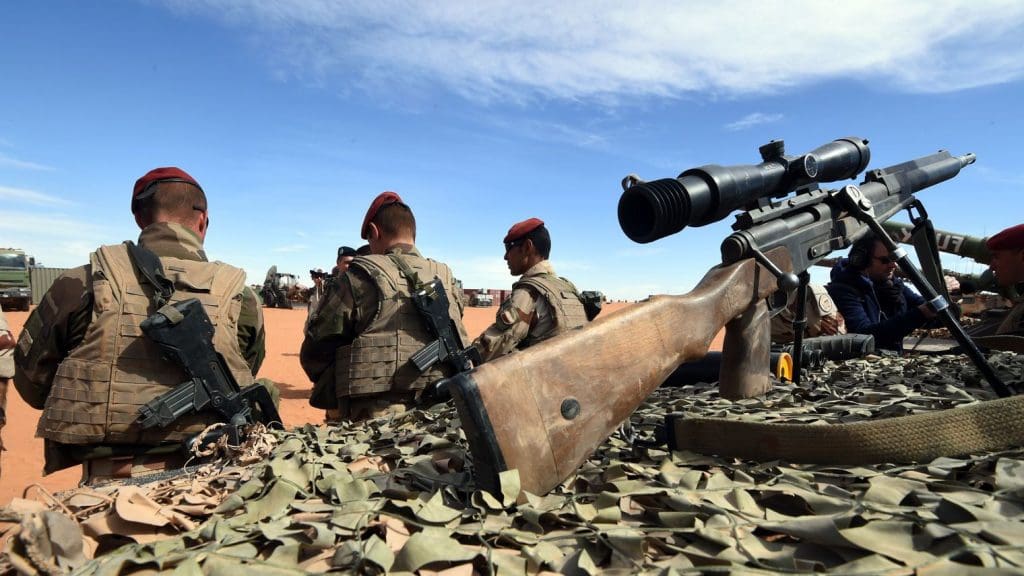 Courrier International : les avions militaires français doivent désormais passer par le Maroc et le Sahara pour atteindre le Sahel