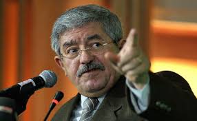 Ouyahia : l’Algérie va mieux qu’à l’époque coloniale, les Oranais ne se font plus appeler Khemass ou Hemal