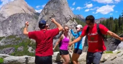 Un marocain demande à des américains de danser sur du  »Chaabi »