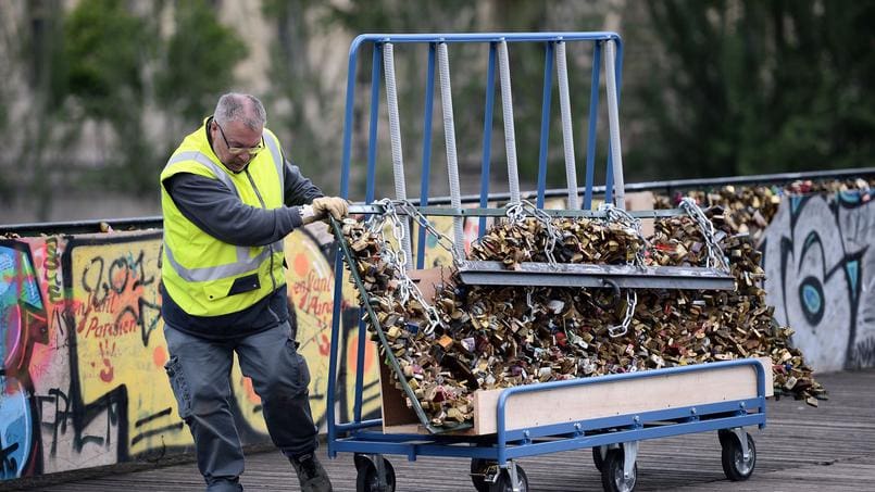 Paris : La capitale du romantisme interdit strictement l’accrochage de cadenas sur ses ponts (photos)