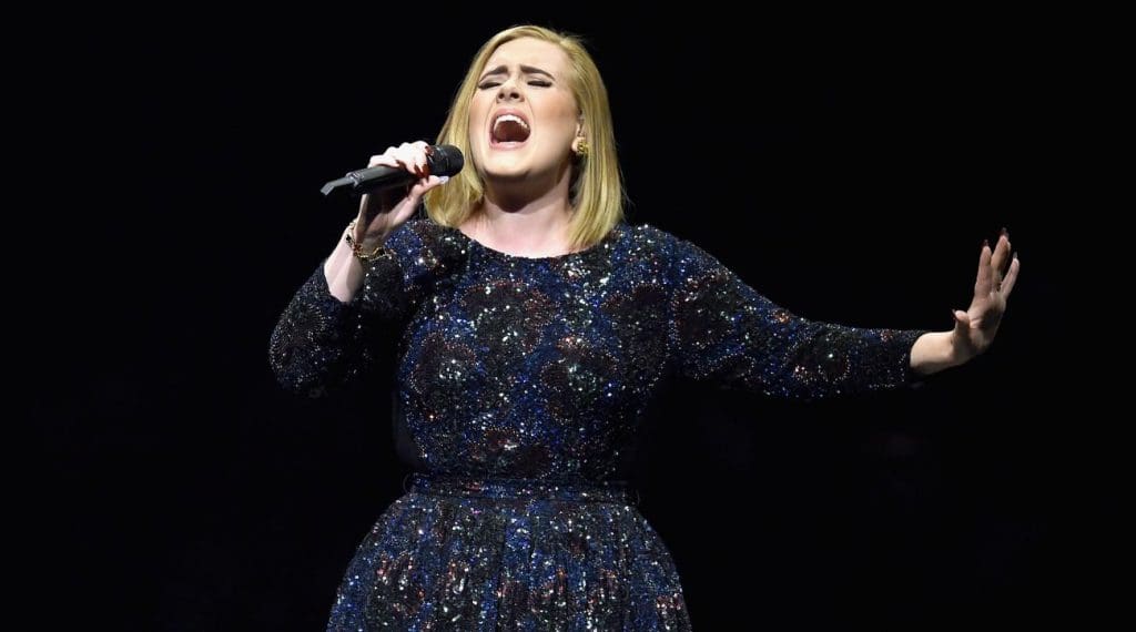 Adele refuse l’offre de la National football League et ne se produira pas lors du Super Bowl (vidéo)
