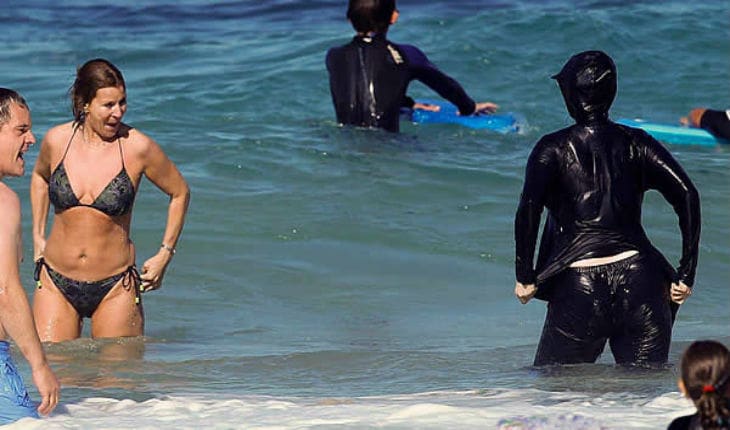 France: Les femmes en burkini person non grata à la plage de Cannes