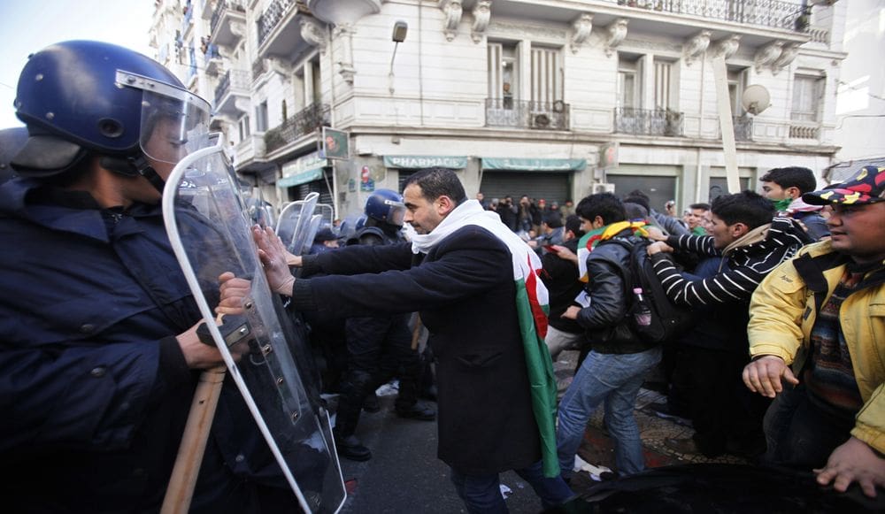 Casablanca : deux hooligans arrêtés pour avoir détruit 2 voitures