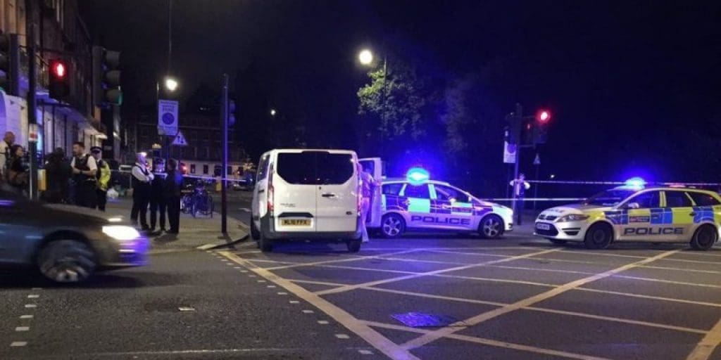 Londres : un mort et 5 blessés dans une attaque au couteau