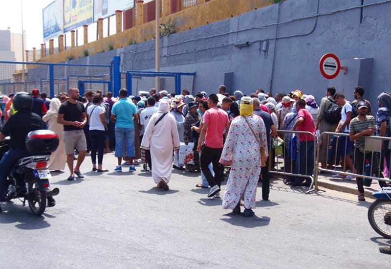 Sebta: fermeture du point de passage Biutz au transit des porteurs à la demande des autorités marocaines