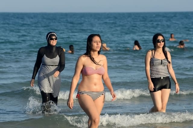 Lahcen Haddad:  « Bikini et burkini co-existent sur nos plages »