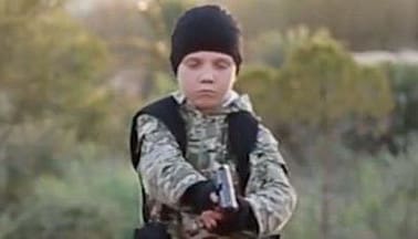 Royaume Uni : Un père  reconnait son fils âgé de 13 ans  sur une vidéo propagande de Daech (photos)