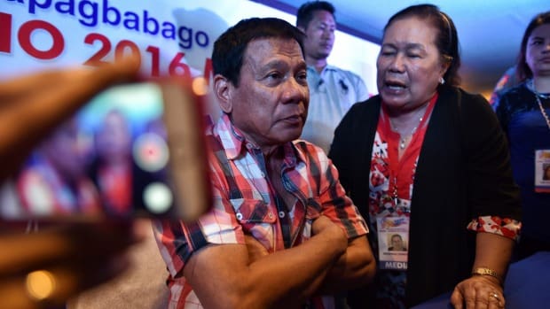 Le président philippin Rodrigo Duterte se compare à Adolf Hitler (vidéo)