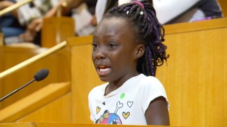 États-Unis: Une petite fille de 9 ans parle au nom de la communauté noire de Charlotte victime de violences policières (vidéo)