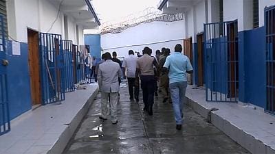 Haiti: Plus de 172 prisonniers se sont évadés suite à une mutinerie; une vaste chasse à l’homme a été lancée (vidéo)