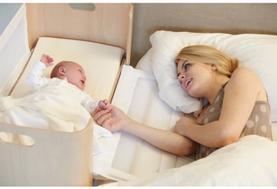 L’American Academy of Pediatrics : Voilà pourquoi les nouveaux nés doivent impérativement dormir dans la chambre parentale