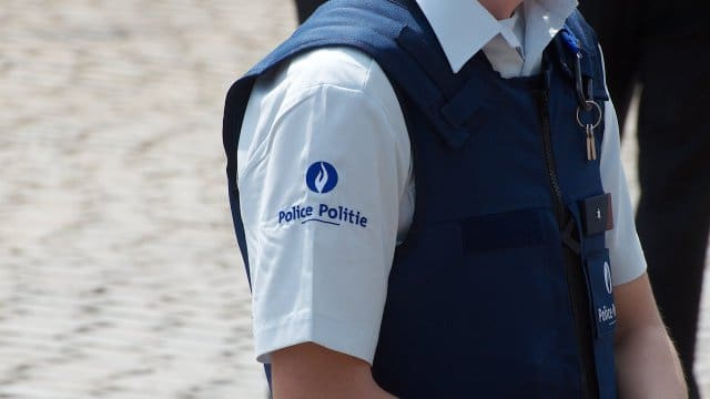 Belgique: Deux policiers agressés au couteau à Bruxelles