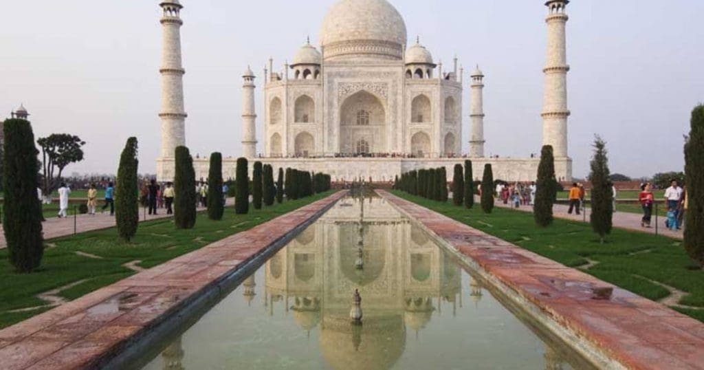 Inde: Le Taj Mahal sera en travaux pour effacer le jaunissement causé par la pollution