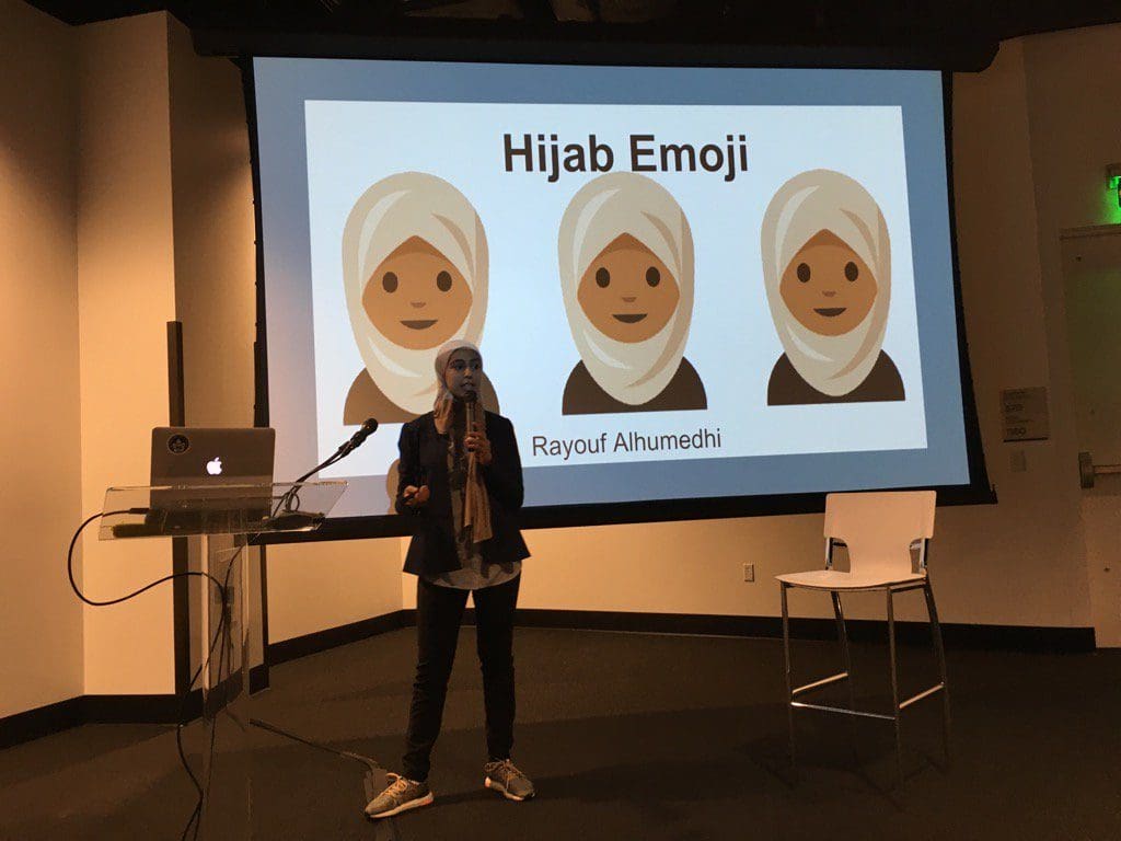 Émoji: Elle n’a que 15 ans et réussit à obtenir la création d’un émoji  » femme voilée »