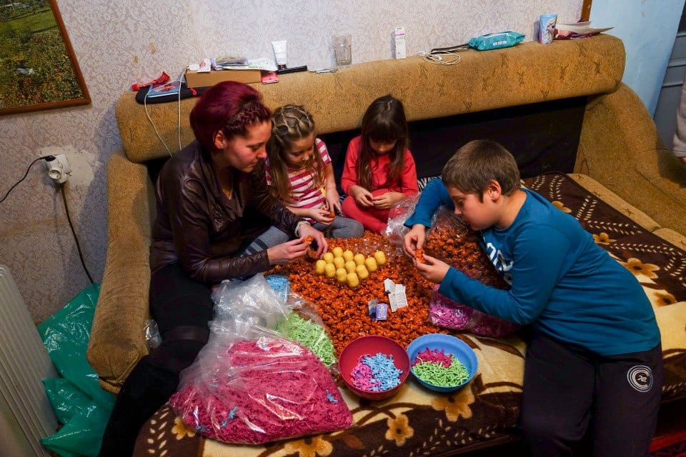 Kinder Surprise : Le parquet roumain ouvre une enquête pour  »trafic de mineurs »