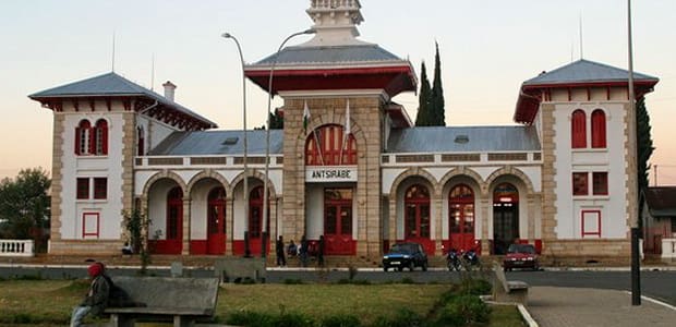 Visite royale à Madagascar: vers la construction d’un centre de formation et d’un hôpital à Antsirabe