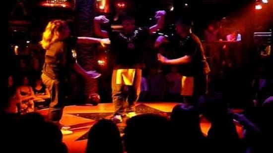 Imintanoute: flic le jour, chanteur de cabarets le soir