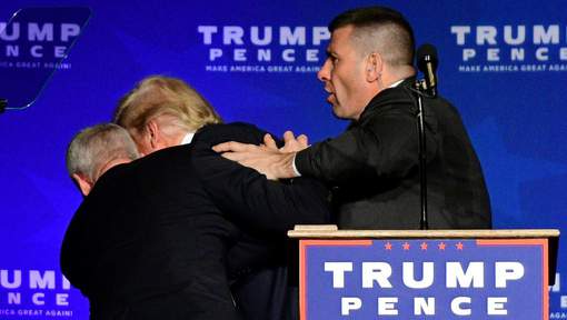 Présidentielle américaine: Donald Trump mis à l’abri et évacué de scène après une fausse alerte (vidéo)