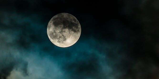 Super Lune: Les plus beaux clichés de la pleine lune  (photos)