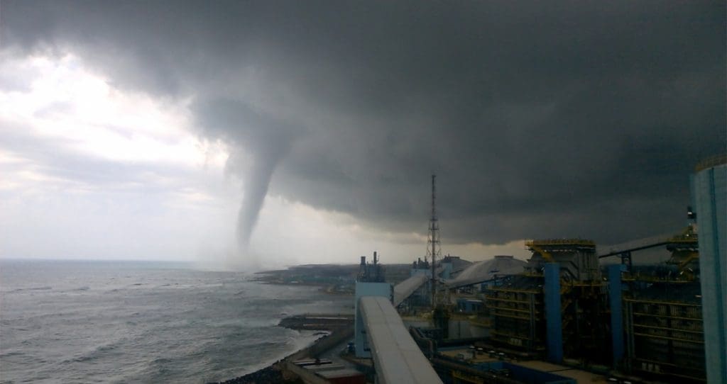 Italie: Une tornade s’est abattu près de Rome, bilan: Deux morts et une dizaine de blessés (vidéo)