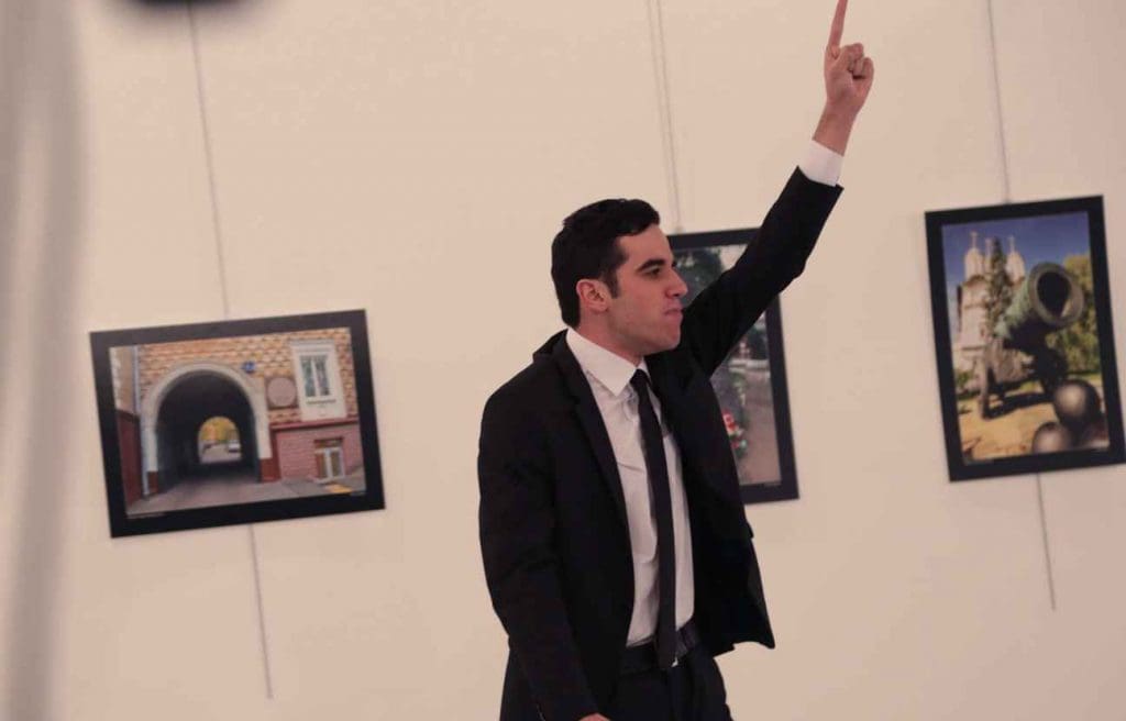 Turquie : Le jeune policier qui a tué l’ambassadeur russe à Ankara faisait partie du dispositif de sécurité du président Erdogan