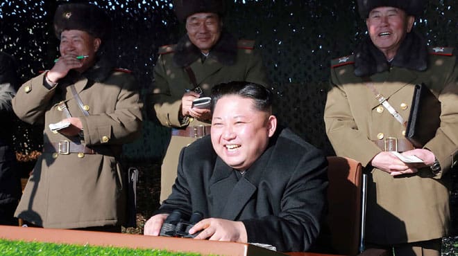 Corée du Nord: Le dirigeant Kim Jong Un supervise un important exercice militaire simulant une attaque de siège de la président sud coréenne