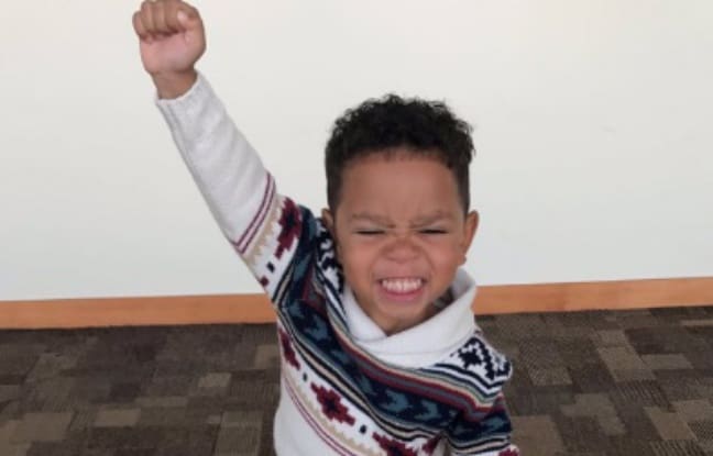 Michael Brown (3ans) vient d’être adopté et sa photo fait fondre les internautes (photos)